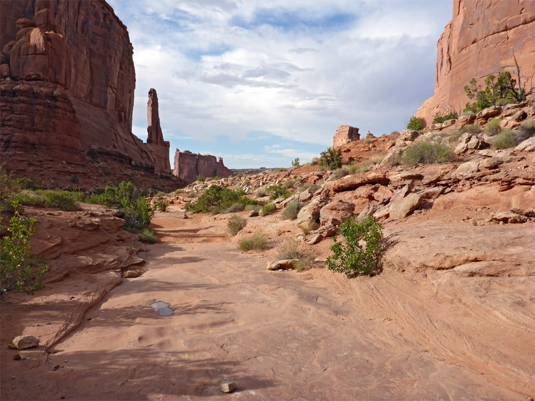 Flat streambed