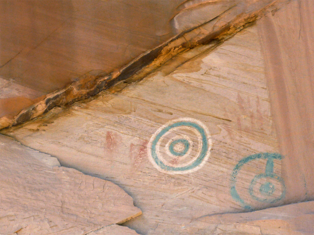 Circular pictographs