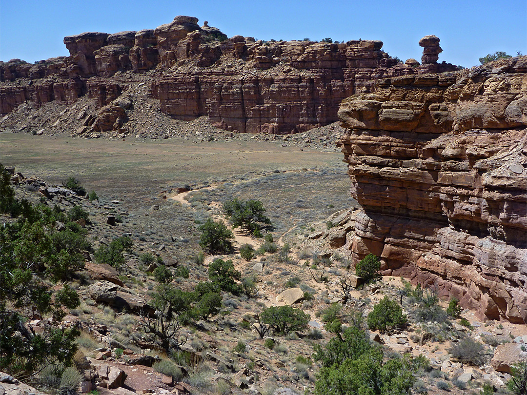 Trail east of Cyclone Canyon