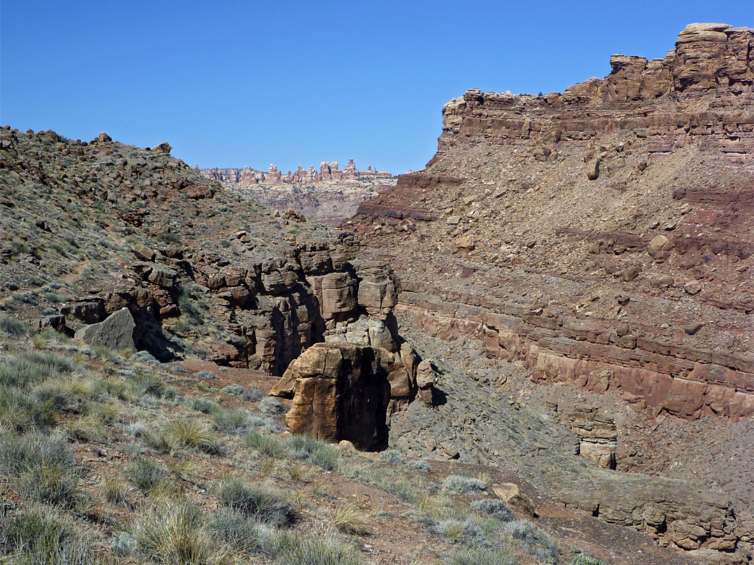 Benches around Red Lake Canyon