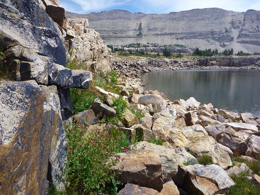 Rocks beside Shaler Lake