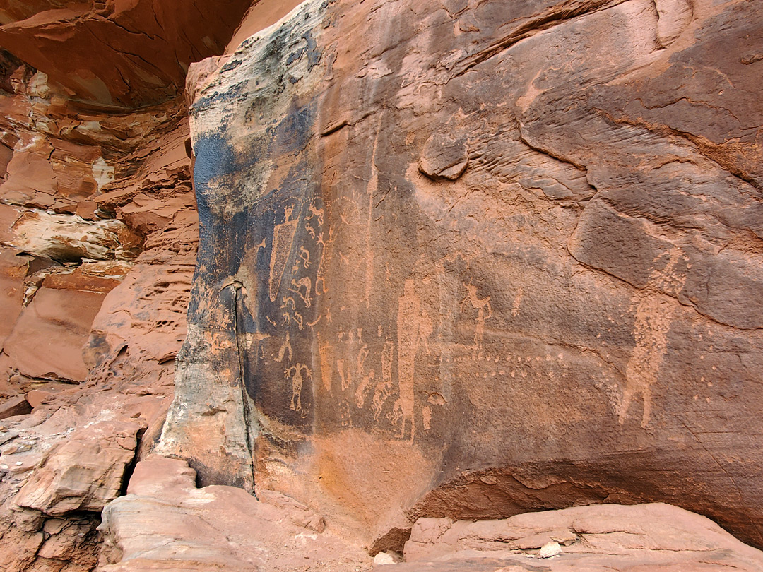 Large petroglyph panel