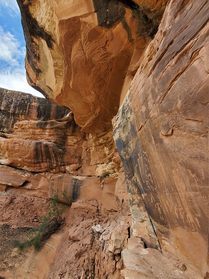 Overhanging cliff