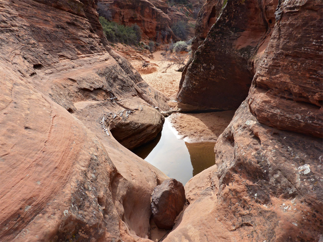 Short slot canyon