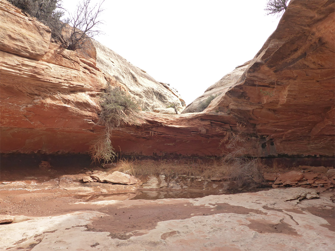 Overhanging rocks