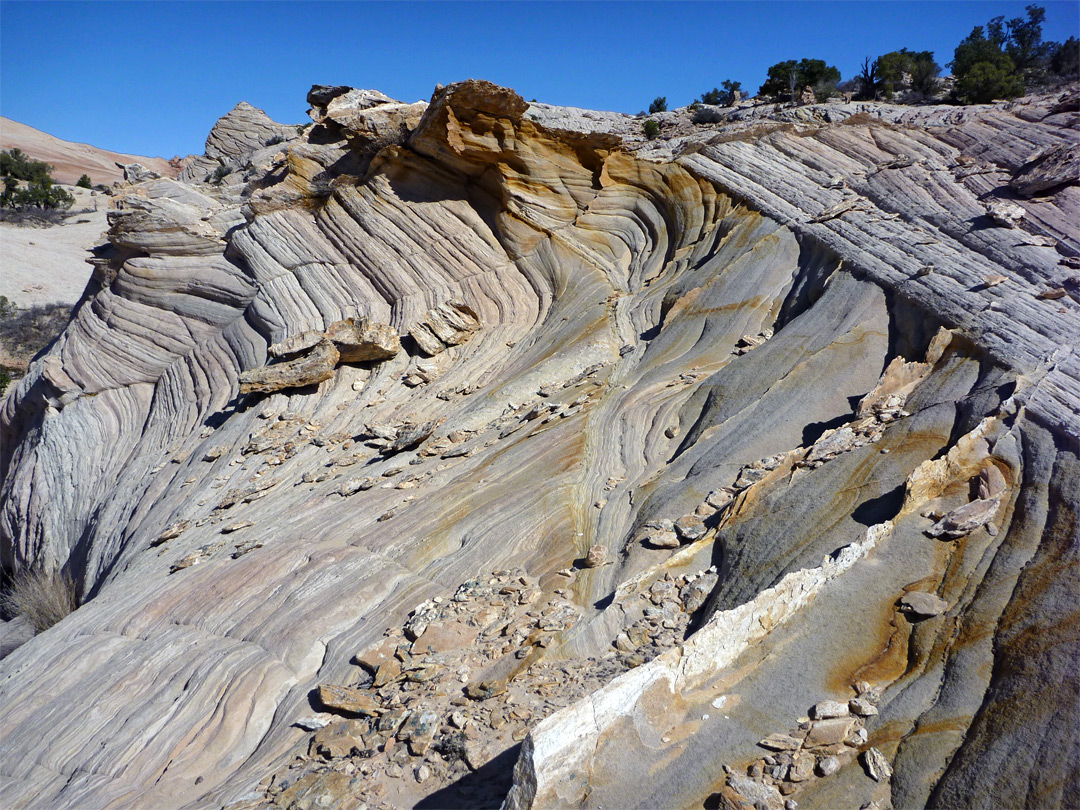 Gold and grey formation