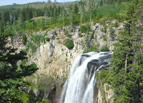Dunanda Falls, along Boundary Creek