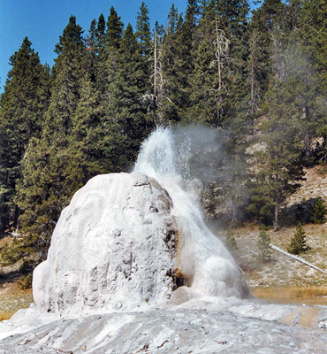 Start of an erruption, Lone Star Geyser