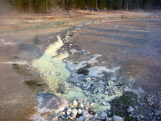 Sulphur-lined hot water vent