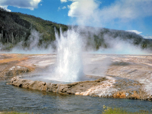 Eruption of Cliff Geyser