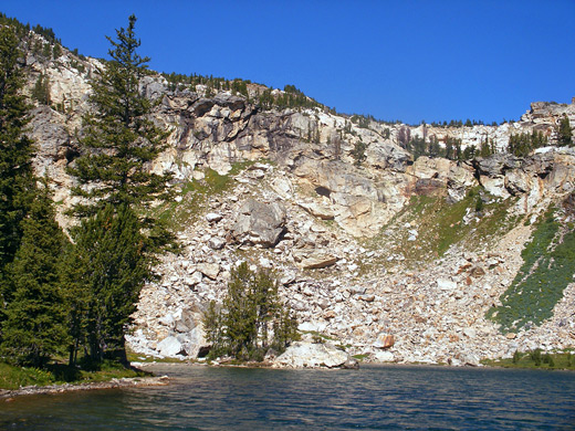 Cliffs beside Holly Lake
