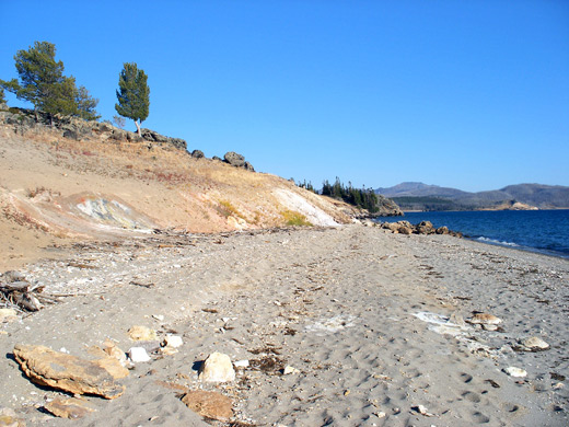 Sandy beach beside Yellowstone Lake