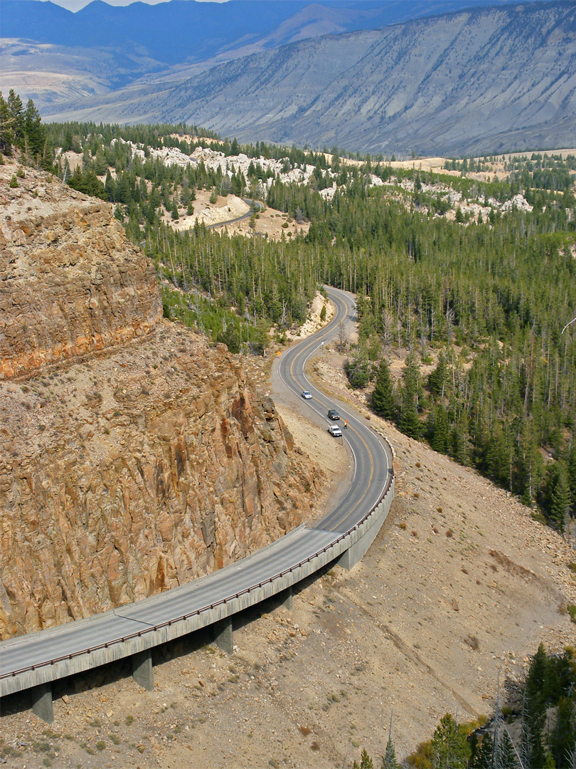 Road past Bunsen Peak