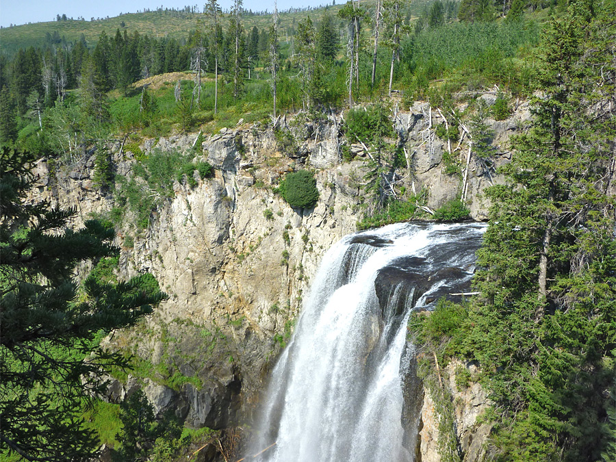 Cliffs around Dunanda Falls