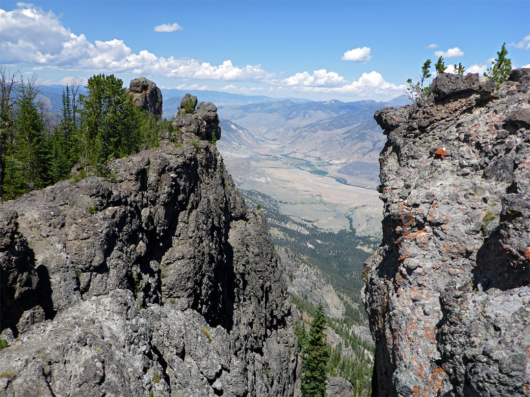 Fissure at the summit