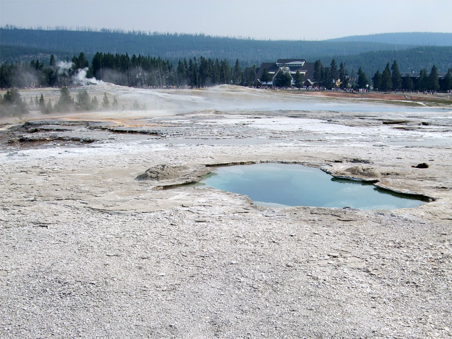 Vault and Giantess geysers